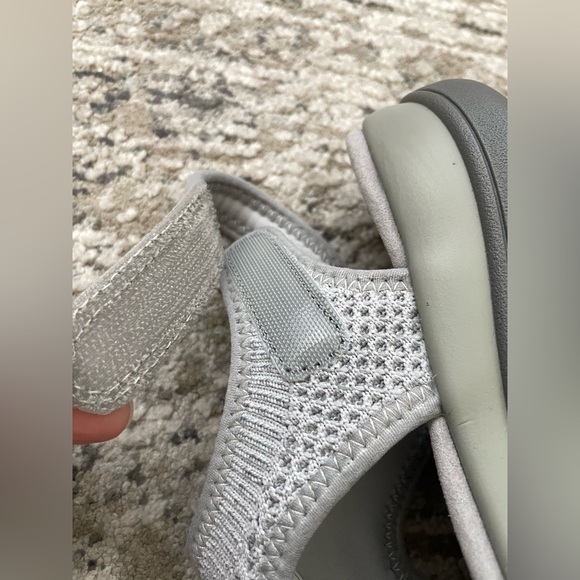 Unavailable Sandals Size 9
Gray planters fasciitis supportive - Picture 12 of 12